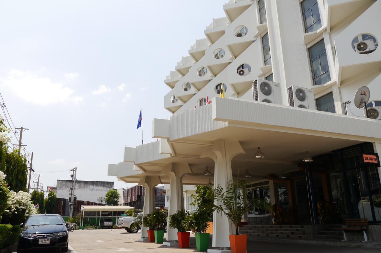 Lertnimit Hotel Chaiyaphum Exterior foto